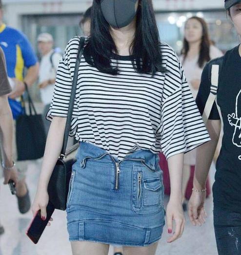明星同款牛仔半身裙搭配：时髦又减龄（图）
