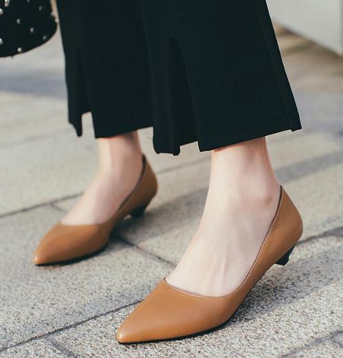 这些低跟鞋照样也能穿出女神气质(图) 这些低跟鞋照样也能穿出女神气质(图)