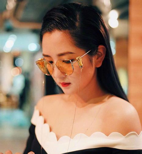 今年最流行复古潮流 引领了眼镜链的回归（图）