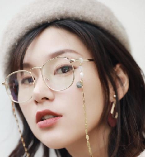 今年最流行复古潮流 引领了眼镜链的回归（图）