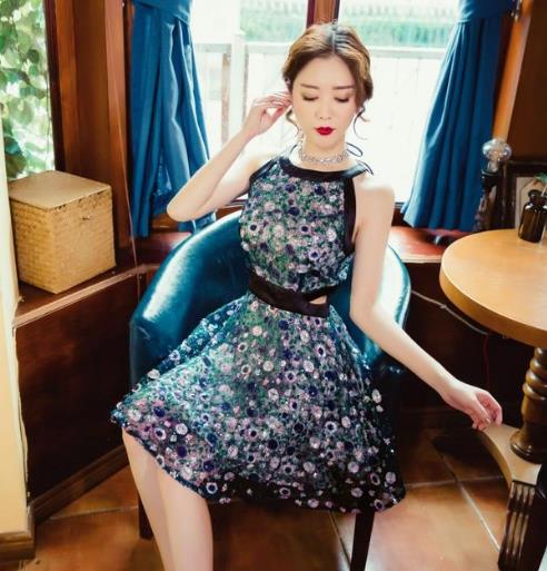 女人一定要有一条剌绣连衣裙：复古显气质（图）