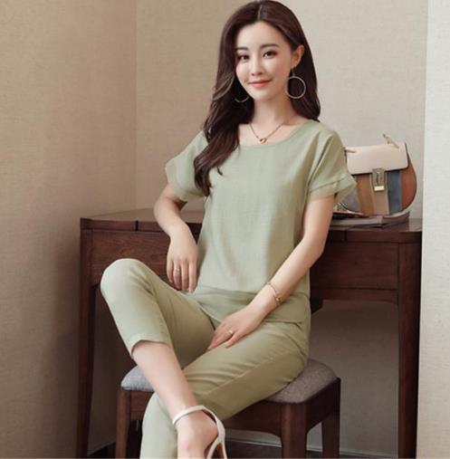 职场女性就穿这几款套装:时尚干练(图) 职场女性就穿这几款套装:时尚干练(图)