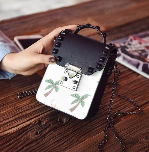 时尚圈新宠：精致百搭的链条包（图）