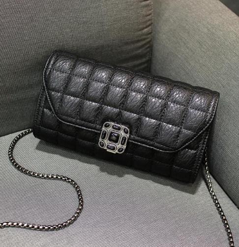时尚圈新宠：精致百搭的链条包（图）