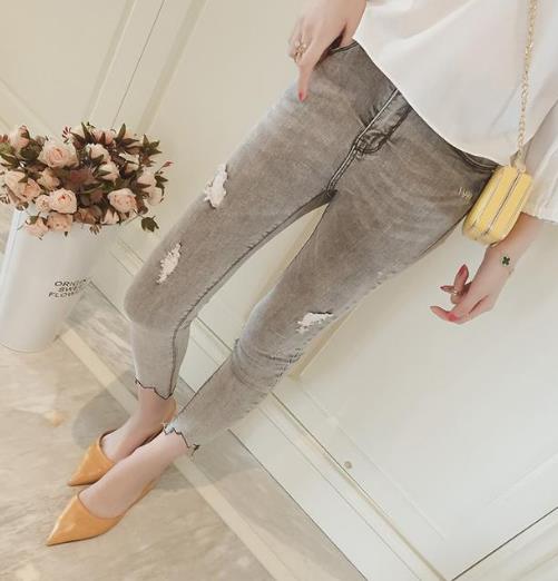 牛仔裤现在这么穿才时髦显瘦 你穿对了吗(图) 牛仔裤现在这么穿才时髦显瘦 你穿对了吗(图)