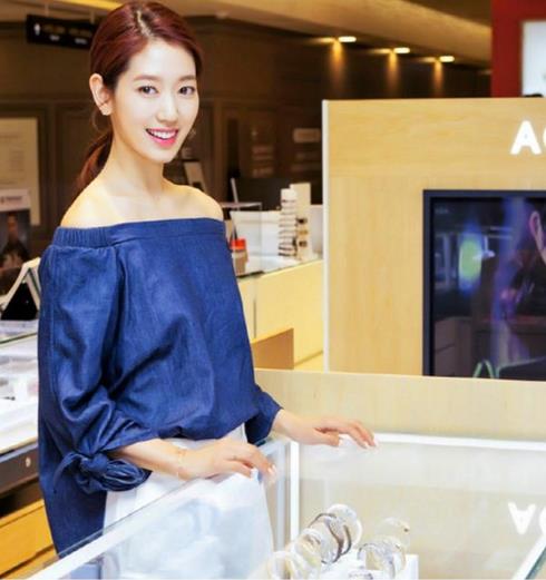 6款时尚牛仔衬衫 帅气性感又百搭(图) 6款时尚牛仔衬衫 帅气性感又百搭(图)