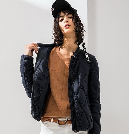 早春首选小立领羽绒夹克:酷帅又不失知性(图) 早春首选小立领羽绒夹克:酷帅又不失知性(图)