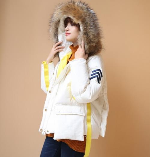 流苏连帽短款羽绒服搭配小脚裤:时尚减龄(图) 流苏连帽短款羽绒服搭配小脚裤:时尚减龄(图)