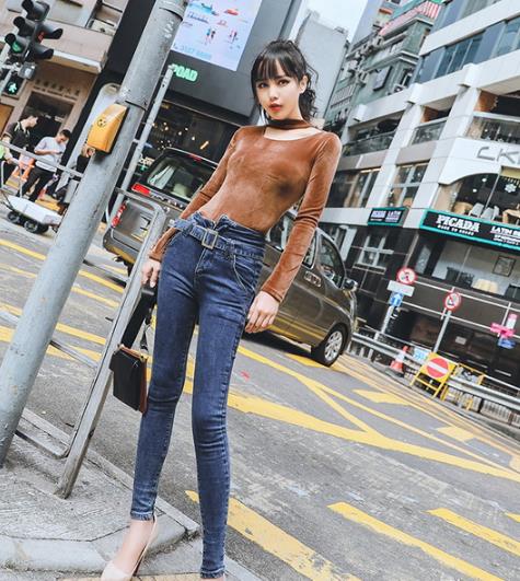 皮衣搭配牛仔裤 让你秒变时尚达人