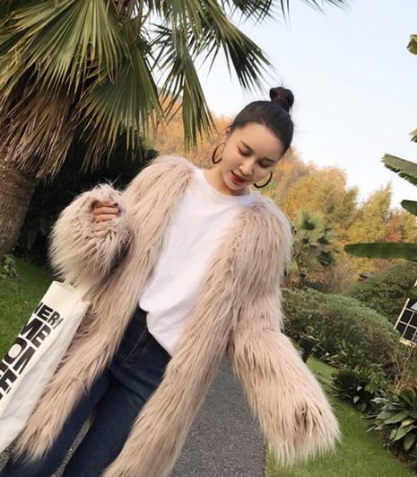 皮草外套如何搭 告别臃肿穿出气场（图）