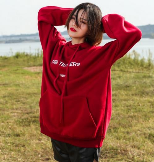 今年最流行卫衣叠穿 5款卫衣打造时尚名媛范儿 今年最流行卫衣叠穿 5款卫衣打造时尚名媛范儿