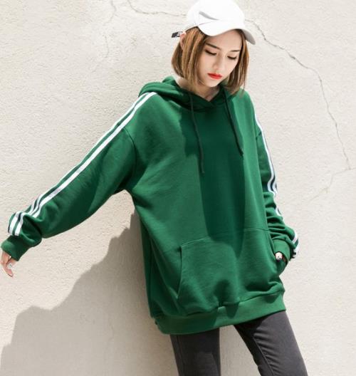 今年最流行卫衣叠穿 5款卫衣打造时尚名媛范儿 今年最流行卫衣叠穿 5款卫衣打造时尚名媛范儿