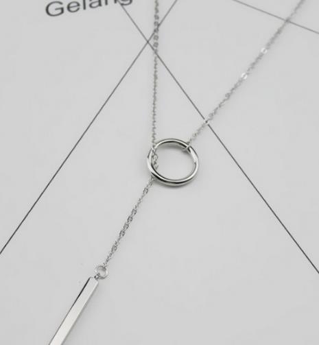 如何为秋冬的风格增加色彩：精致毛衣链分享