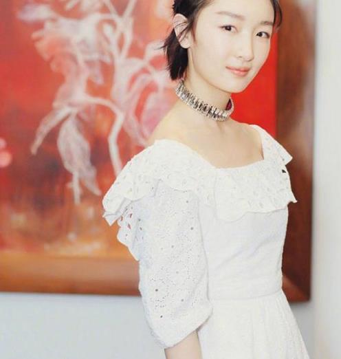 周冬雨教你衬衫最美穿搭 凸显青春时尚（图）