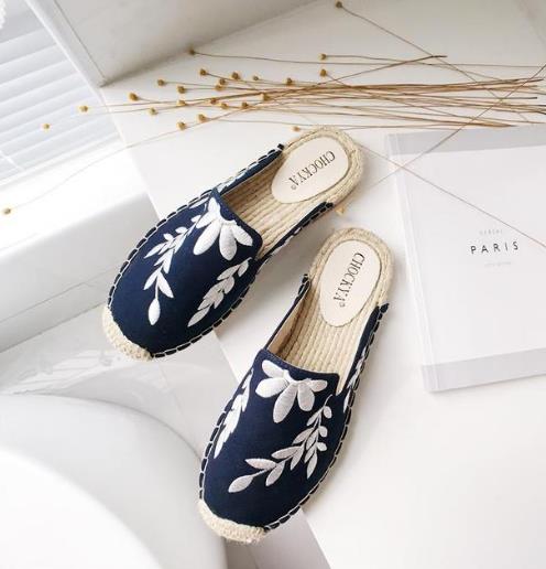 今年最流行花朵环绕的帆布鞋 怎么搭都洋气