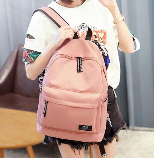 2018最新款时尚双肩包搭配：彰显新潮流（图）