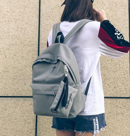 2018最新款时尚双肩包搭配：彰显新潮流（图）