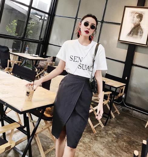 早春最流行高腰开叉半身裙搭配：打造性感曲线