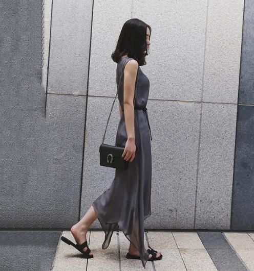 今年最流行的连衣裙搭配:时尚又显瘦(图) 今年最流行的连衣裙搭配:时尚又显瘦(图)