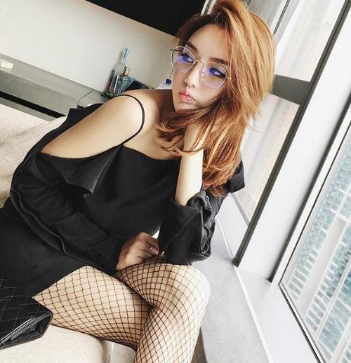 个子矮不是事 想显高连衣裙这样穿（图）