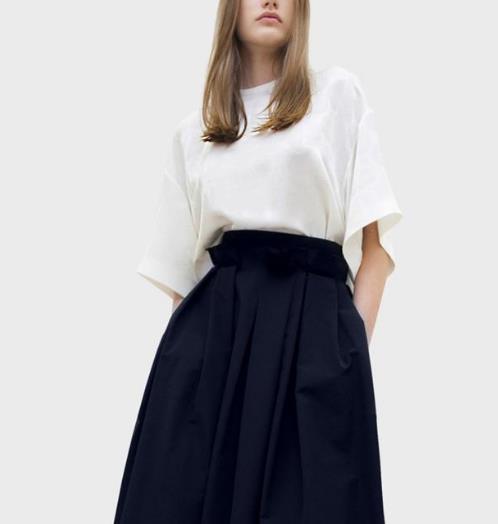 小个子穿上大牌套装秒变大长腿：时髦显气质