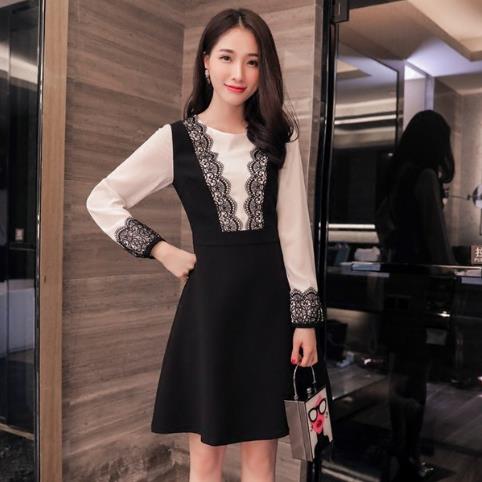 麂皮绒亮片连衣裙如何搭配大衣：简约性感（图）