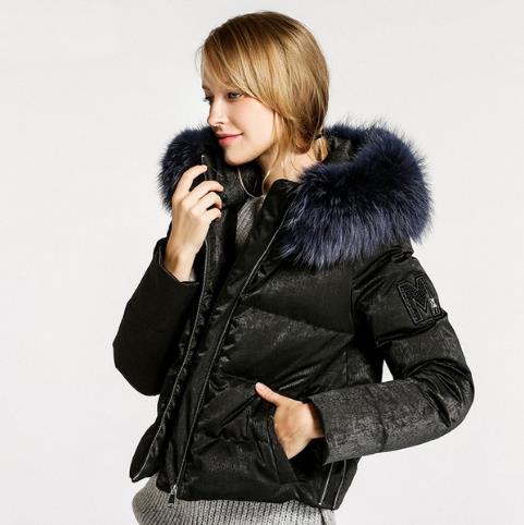 短款羽绒服搭配小脚裤：时尚显瘦又百搭（图）