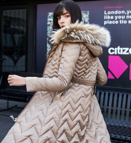 如何打破冬日无聊穿搭：时髦羽绒服穿出超模感