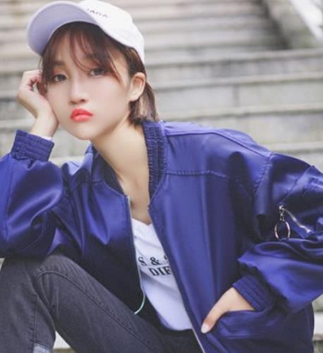 冬季街头卫衣穿搭示范 时尚又保暖