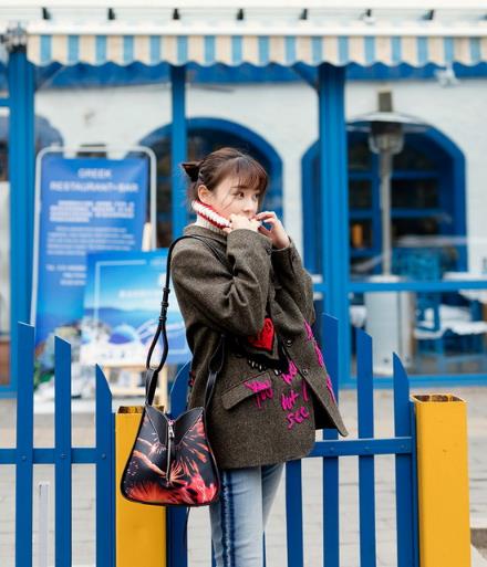 袁姗姗同款绣字西装外套 玩转浪漫复古风