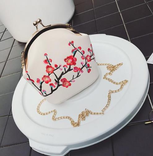 百搭多变的链条包搭配 随心所欲做女神