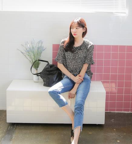 碎花长袖雪纺衫搭配什么好看 打造复古甜美范儿 碎花长袖雪纺衫搭配什么好看 打造复古甜美范儿