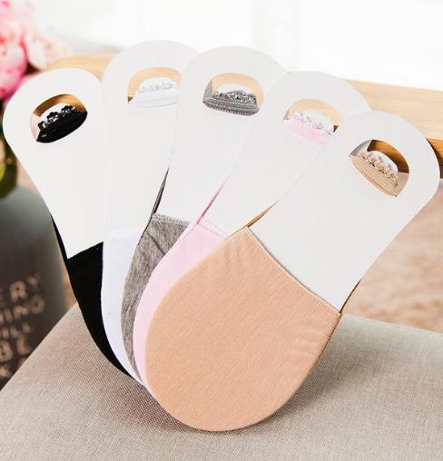 今年最流行的时尚隐形船袜搭配：凸显文艺范