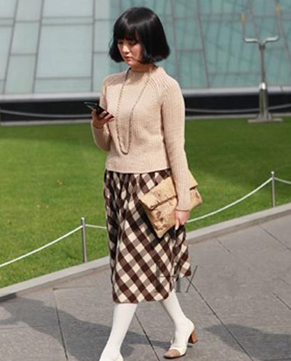 时尚潮人都爱长裙 5款长裙穿出春装新穿法