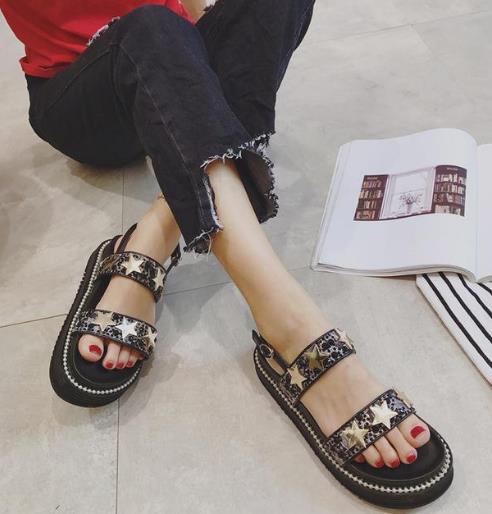 今年6款最潮的厚底凉鞋 让你时尚个性到爆棚