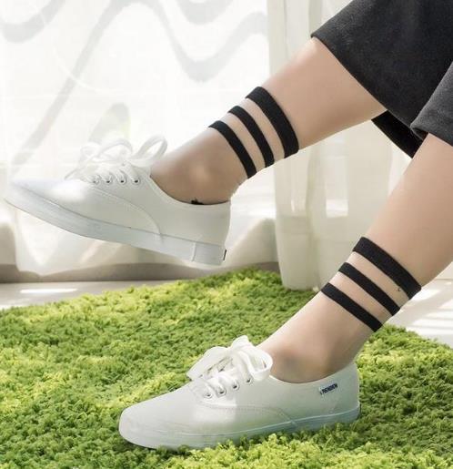 丝袜的诱惑 玻璃水晶丝袜搭配推荐（图）