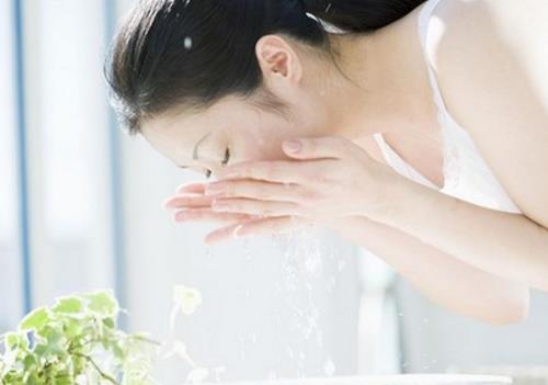 教你6种洗脸小窍门 这样洗脸让你永葆青春