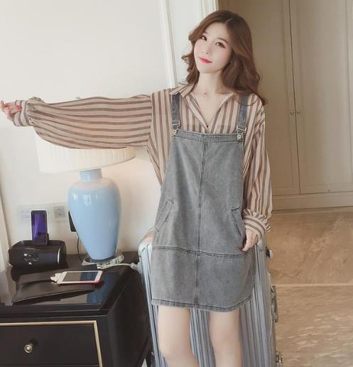 早春流行减龄扮嫩的背带裙 让年龄成为秘密