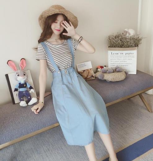 早春流行减龄扮嫩的背带裙 让年龄成为秘密