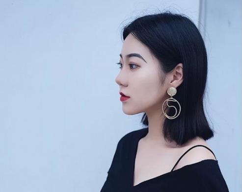 明星同款流苏耳环搭配 时尚感爆棚（图）