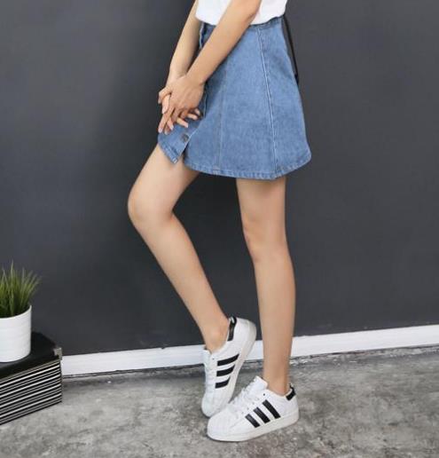 减龄显瘦牛仔裙搭配 穿出温婉学院风