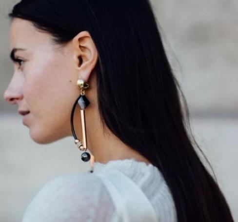 明星同款流苏耳环搭配 时尚感爆棚（图）
