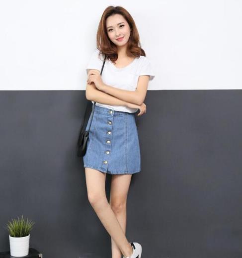 减龄显瘦牛仔裙搭配 穿出温婉学院风