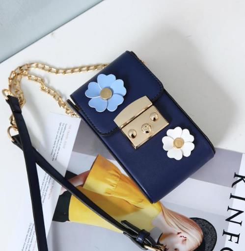 时尚达人现在都背上了这样的链条包:彰显潮范儿 时尚达人现在都背上了这样的链条包:彰显潮范儿