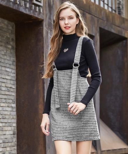 撞色格纹针织套装搭配高跟鞋:时尚又性感(图) 撞色格纹针织套装搭配高跟鞋:时尚又性感(图)