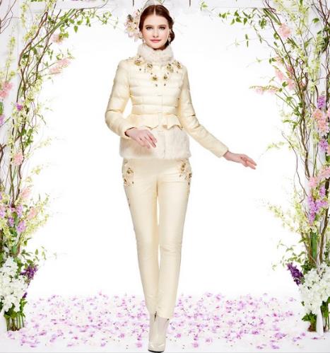 撞色格纹针织套装搭配高跟鞋：时尚又性感（图）