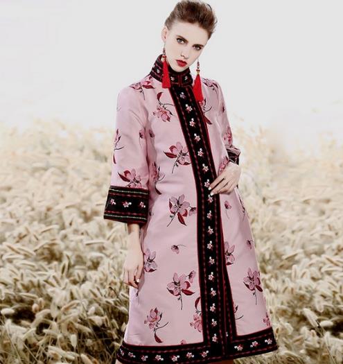 看尽流行趋势 最终恋上最美中国风羽绒服(图) 看尽流行趋势 最终恋上最美中国风羽绒服(图)