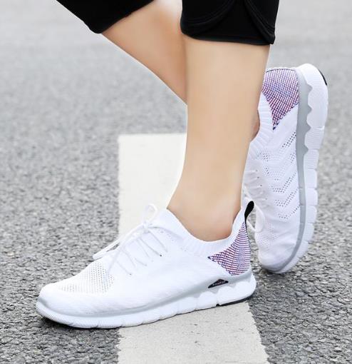 今年春季最流行的5款隐形增高运动鞋：经典百搭