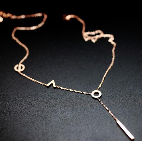 最适合小礼服的锁骨链搭配：风格百变（图）