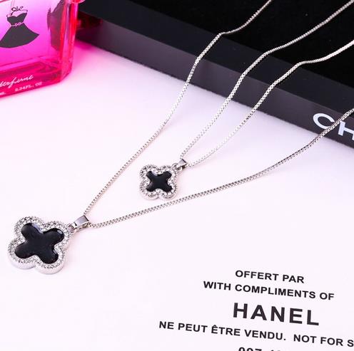 最适合小礼服的锁骨链搭配：风格百变（图）